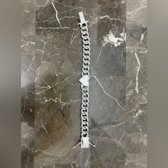 New! Unworn! Heart Pendant 19mm Cuban Curb link Bracelet, 8 inch - Picture 4 of 7